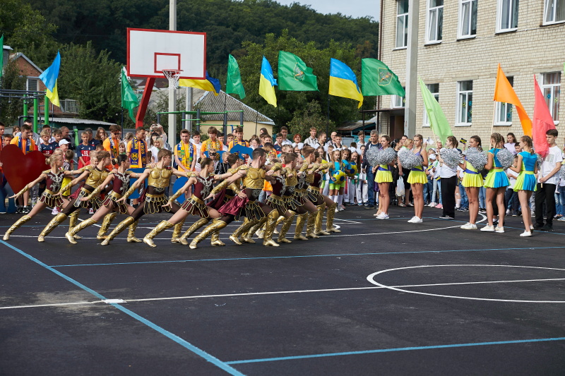Ігор Терехов відкрив стадіон у школі №171 - 17
