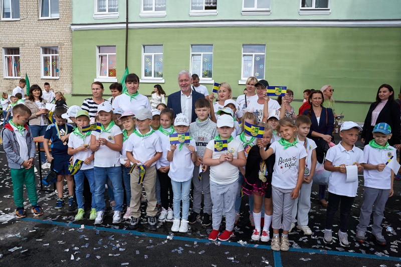 Ігор Терехов відкрив стадіон у школі №171 - 21