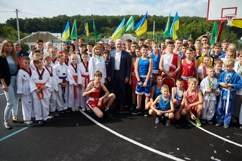 Ігор Терехов відкрив стадіон у школі №171 - 22