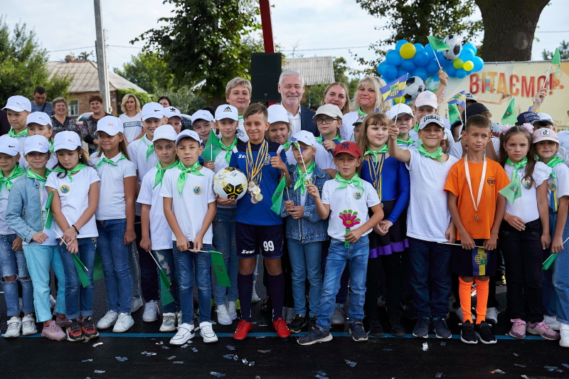 Ігор Терехов відкрив стадіон у школі №171 - 23