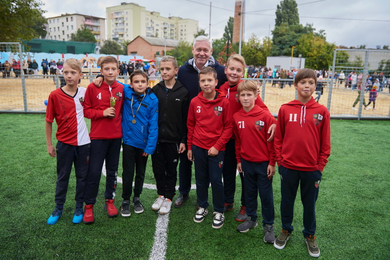 Біля Харківського аеропорту впорядкували мікрорайон