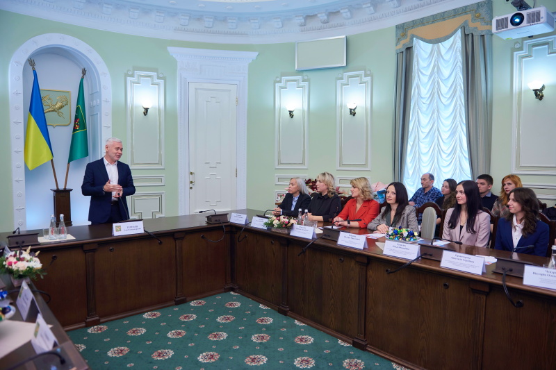 Ігор Терехов нагородив педагогів Новобаварського та Холодногірського районів - 16