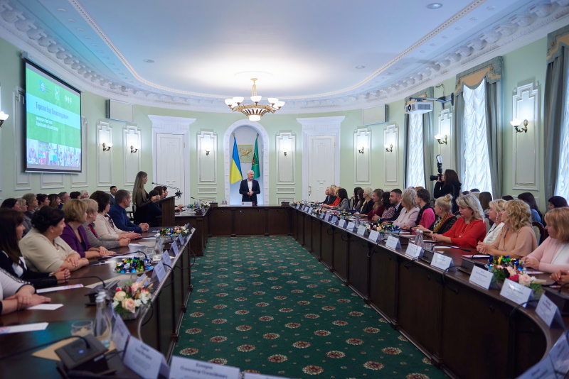 Ігор Терехов нагородив педагогів Новобаварського та Холодногірського районів - 25