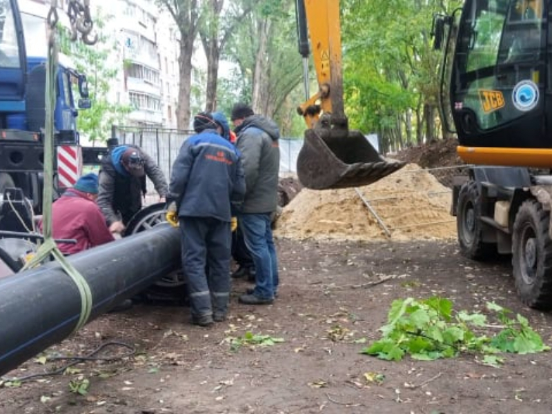 На вулиці Гвардійців Широнінців перекладають водопровідні мережі