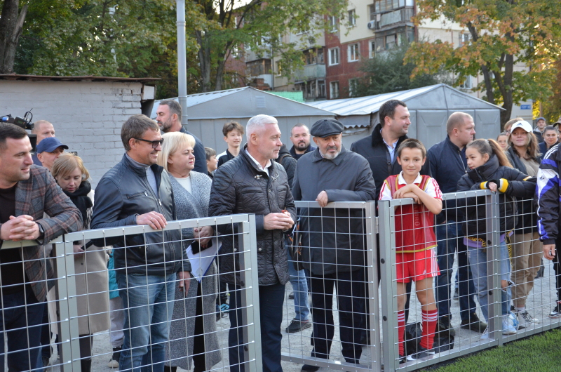 На вулиці Маршала Рибалка відкрили сучасну локацію для відпочинку - 5