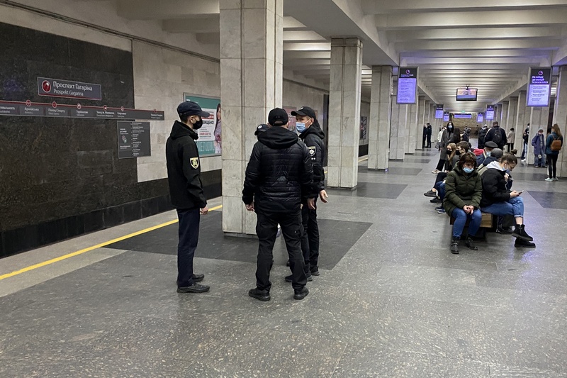 У харківському метро проходять рейди з виявлення порушників маскового режиму - 5
