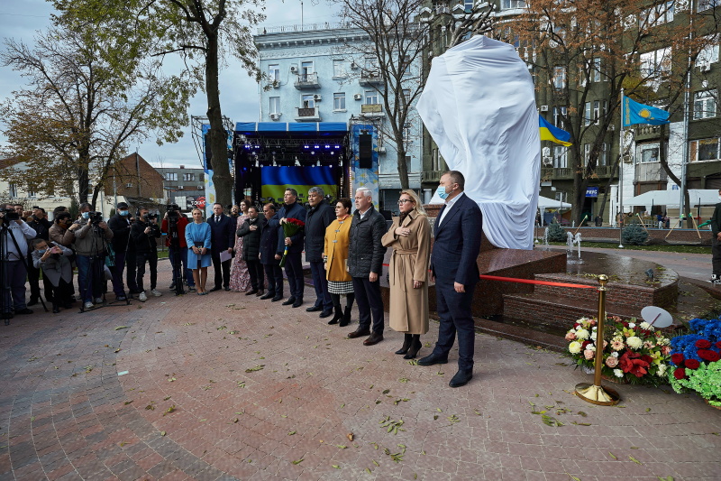 У Харкові відкрили Сквер мислителів - 5