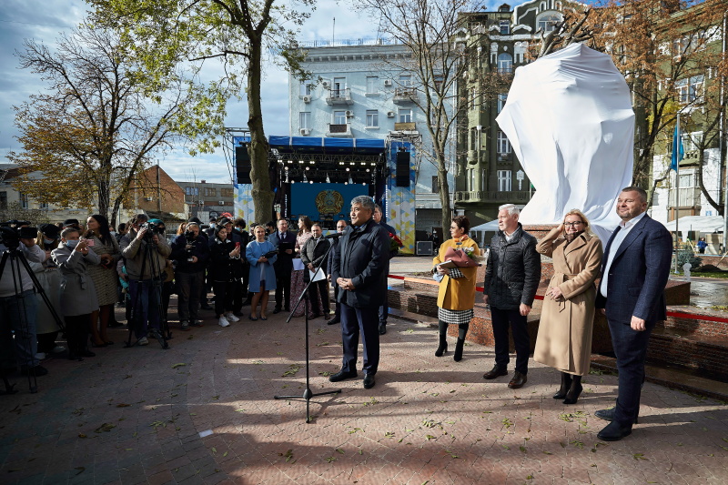 У Харкові відкрили Сквер мислителів - 12