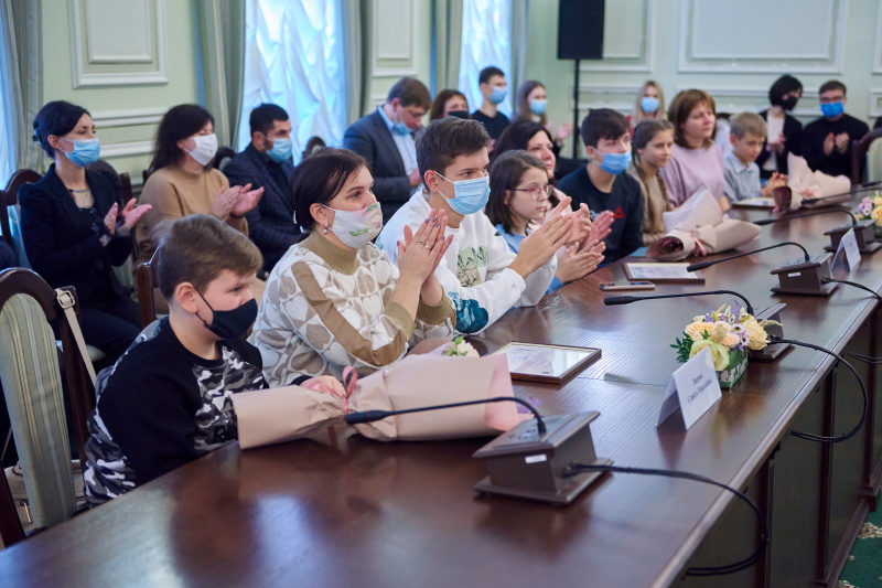 У міськраді вручили нагороди матерям-героїням - 17