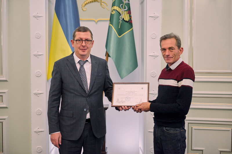 У міськраді вручили нагороди водіям та працівникам дорожнього господарства - 3