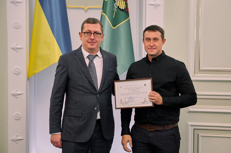 У міськраді вручили нагороди водіям та працівникам дорожнього господарства - 8