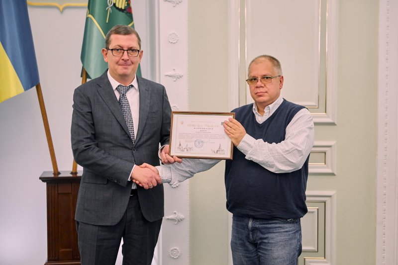 У міськраді вручили нагороди водіям та працівникам дорожнього господарства - 12