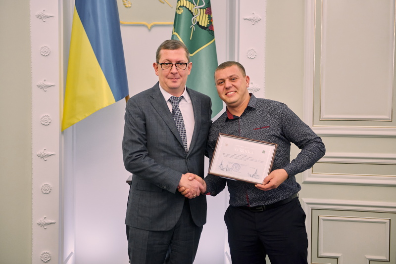 У міськраді вручили нагороди водіям та працівникам дорожнього господарства - 18