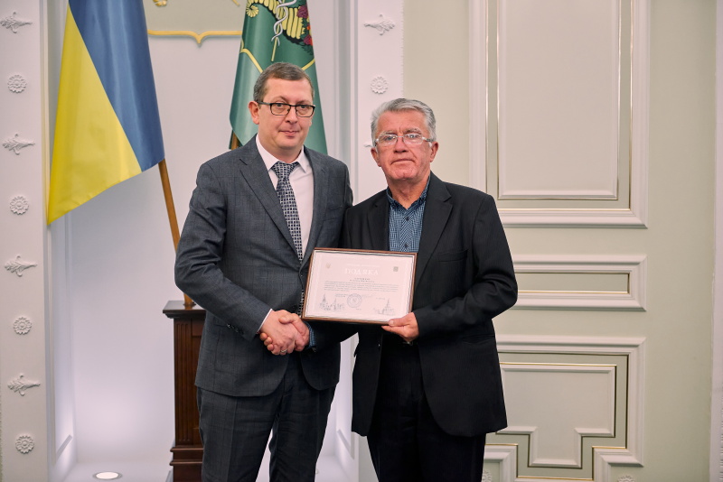 У міськраді вручили нагороди водіям та працівникам дорожнього господарства - 24