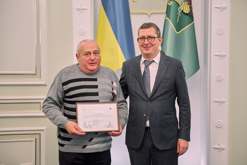 У міськраді вручили нагороди водіям та працівникам дорожнього господарства - 29