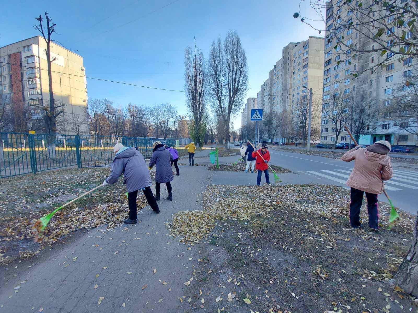 У Слобідському районі проходить масове прибирання території