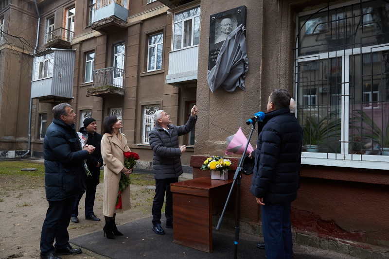 У Харкові відкрили меморіальну дошку видатному фізику Олександру Ахієзеру