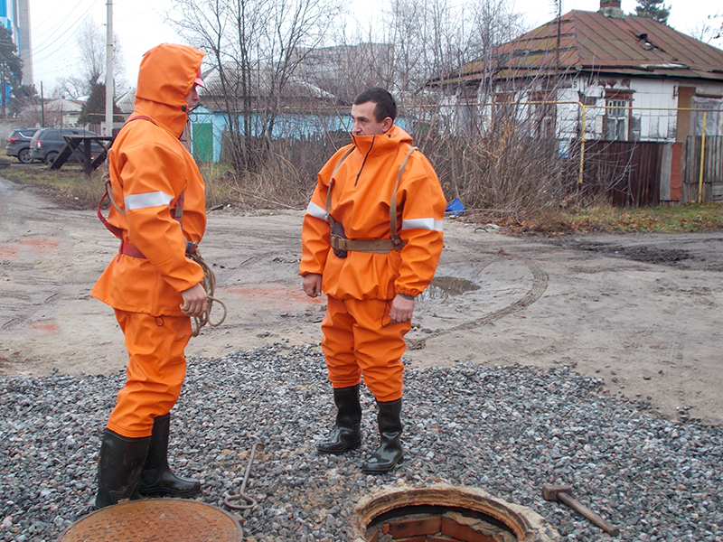 Для робітників «Харківводоканалу» придбали водозахисний спецодяг