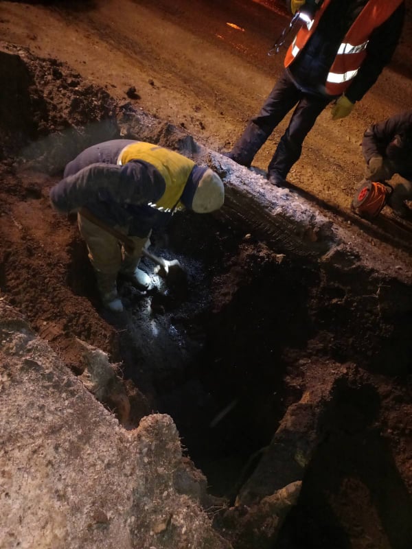 «Харківводоканал» оперативно усуває пошкодження на вулиці Варварівській 