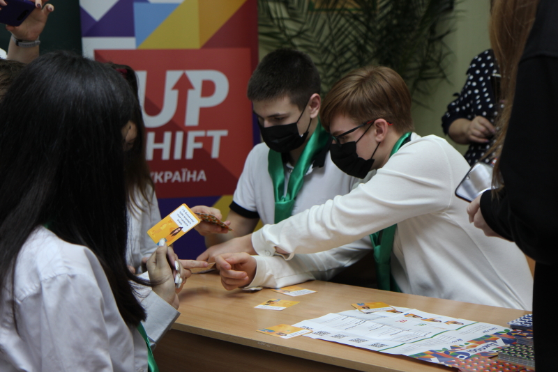 Харківські школярки створили профорієнтаційну гру для підлітків