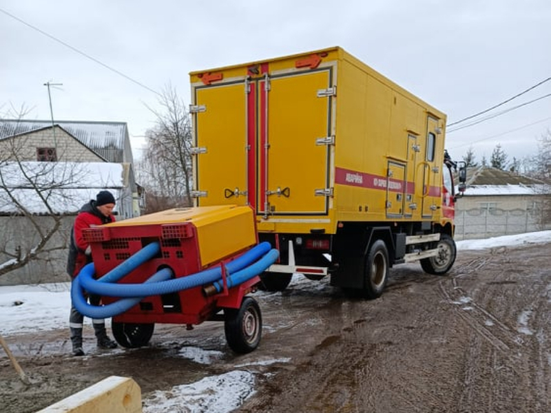 У приватному секторі Шевченківського району перекладають водовід - 1