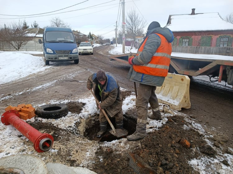 У приватному секторі Шевченківського району перекладають водовід - 7