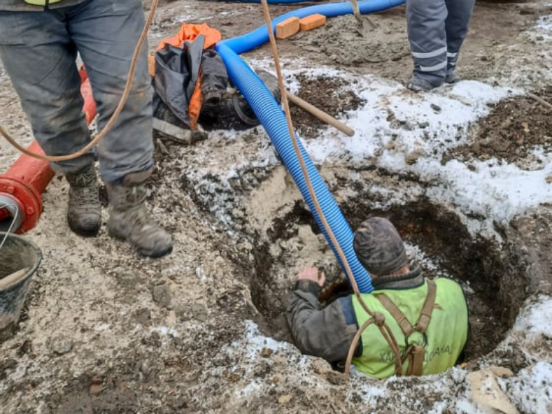 У приватному секторі Шевченківського району перекладають водовід - 8