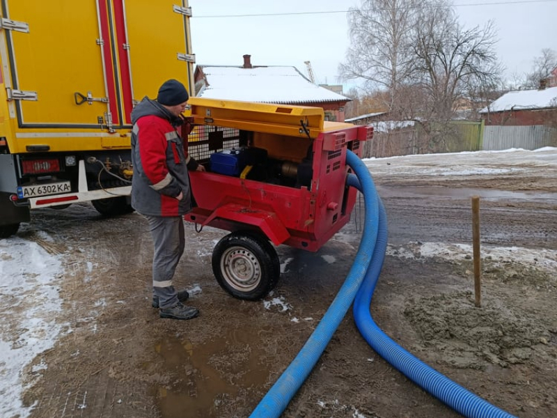 У приватному секторі Шевченківського району перекладають водовід - 9