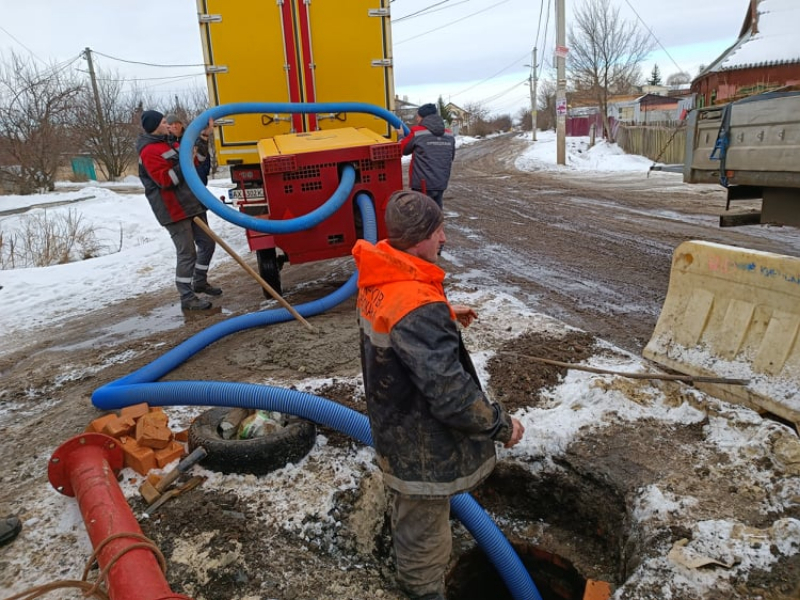 У приватному секторі Шевченківського району перекладають водовід - 10