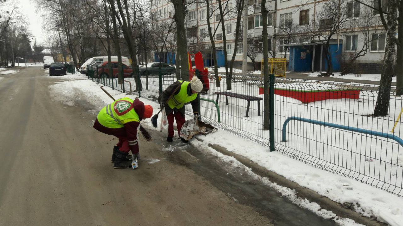 У Харкові, незважаючи на війну, працюють двірники