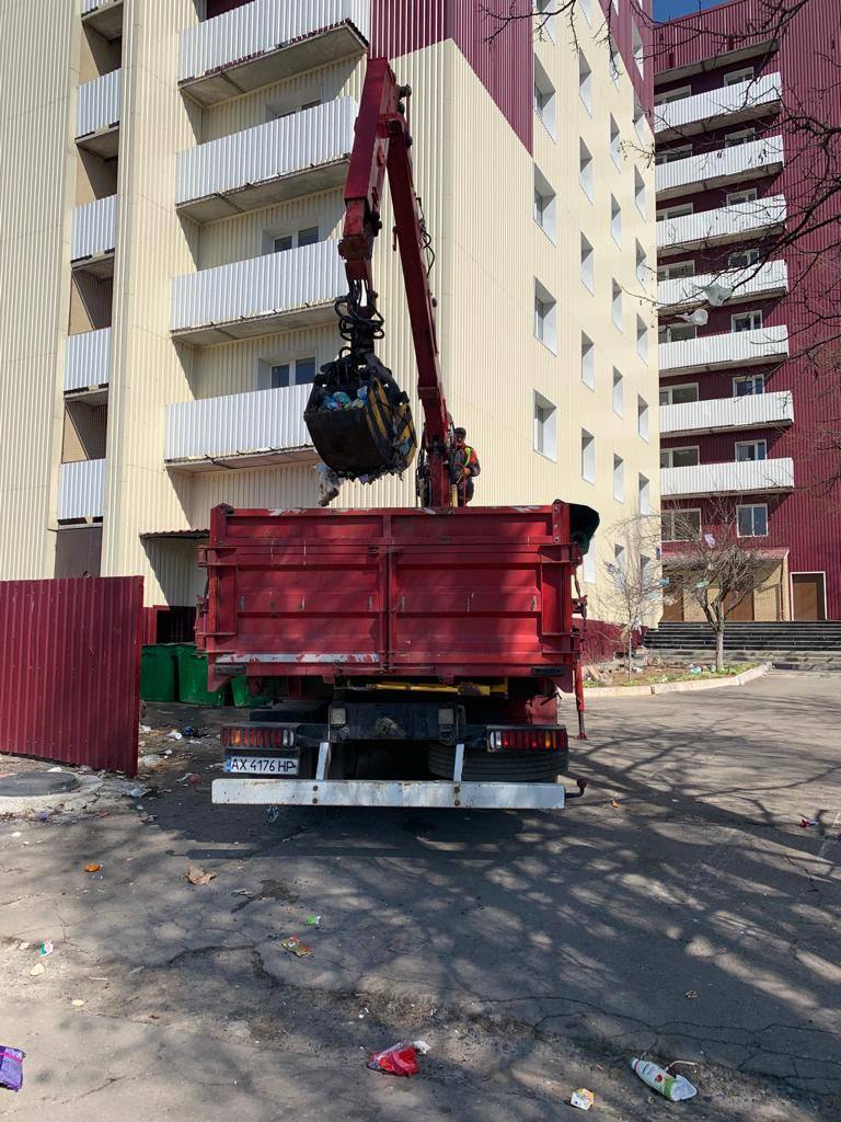 З Харкова безперебійно вивозять сміття
