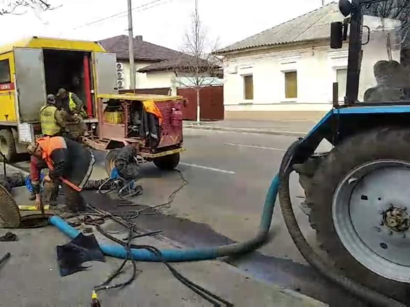 У Харкові відновлюють пошкоджені мережі водопостачання