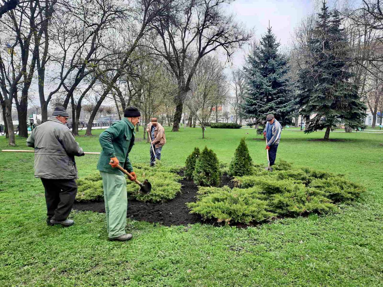 Бригади «Харківзеленбуд» прибирають парки та планують висадку квітів - 2