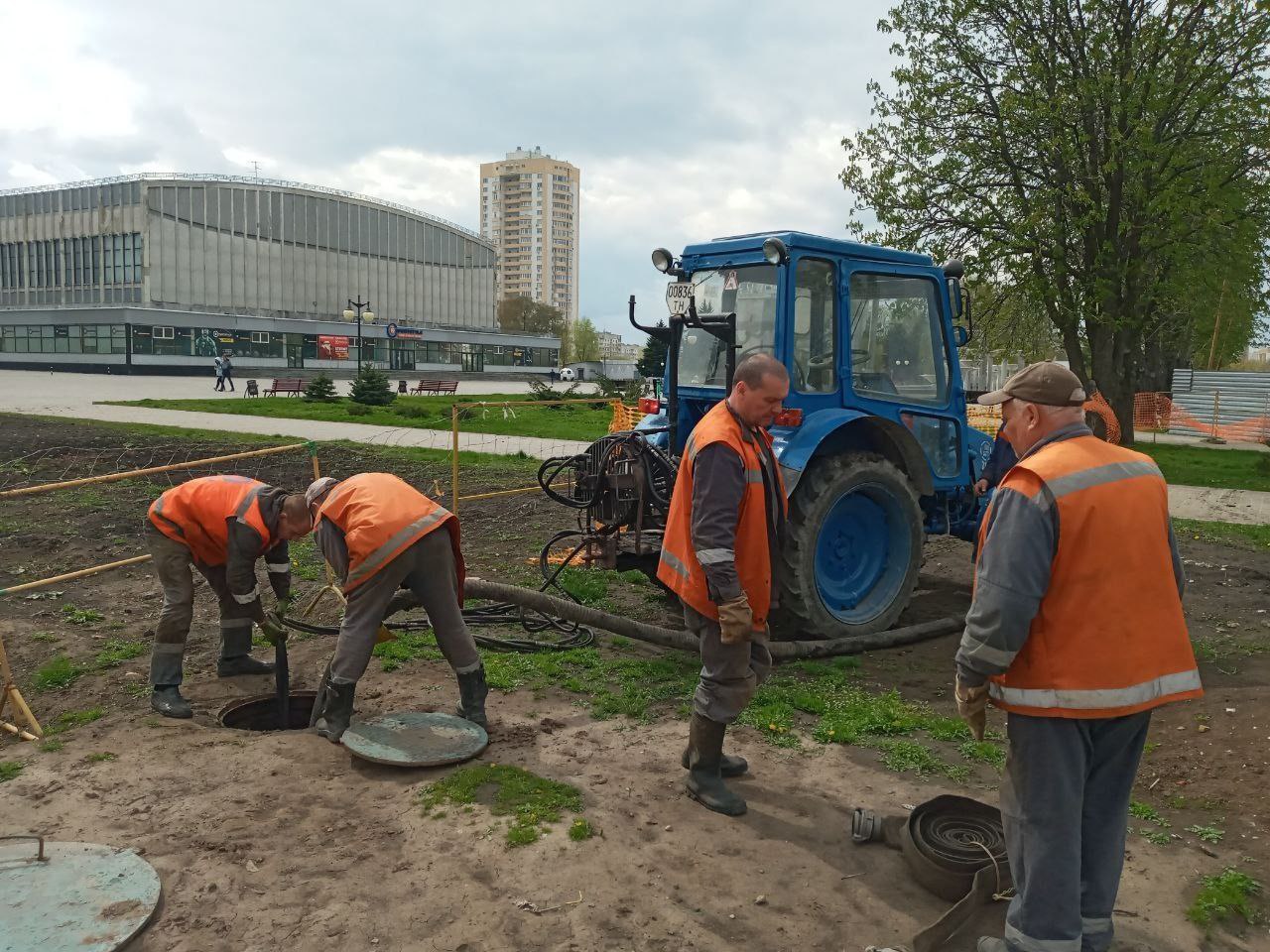 «Теплові мережі» продовжують усувати пошкодження у всіх районах міста