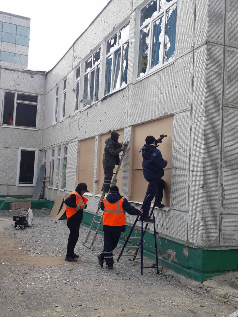 У Харкові ремонтують пошкоджені вікна та покрівлі
