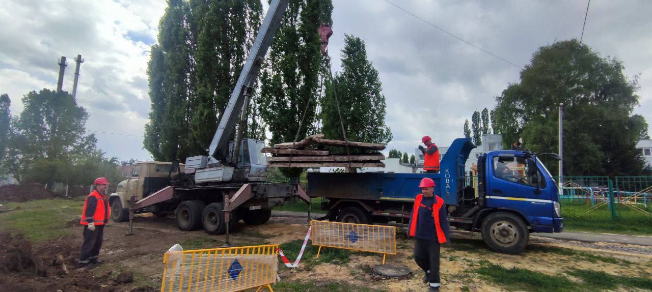 «Теплові мережі» ліквідують наслідки обстрілів на мережах на Салтівці та в центрі міста - 2