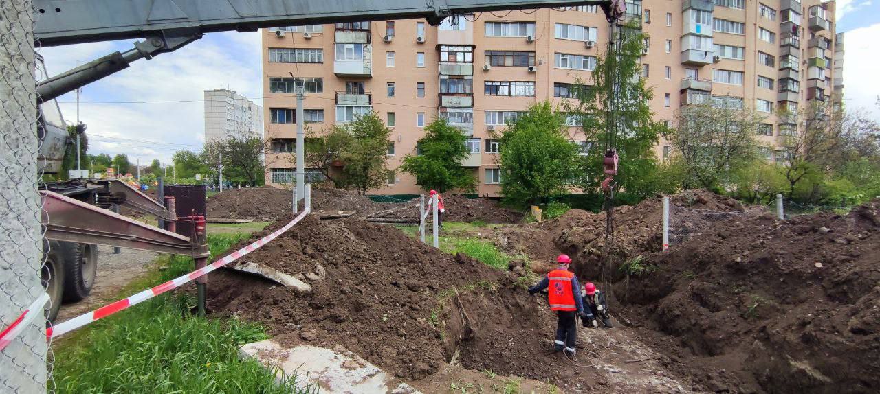 «Теплові мережі» ліквідують наслідки обстрілів на мережах на Салтівці та в центрі міста - 5
