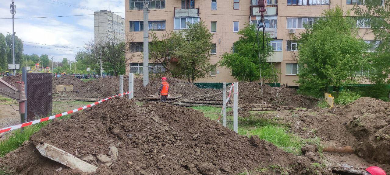 «Теплові мережі» ліквідують наслідки обстрілів на мережах на Салтівці та в центрі міста - 7