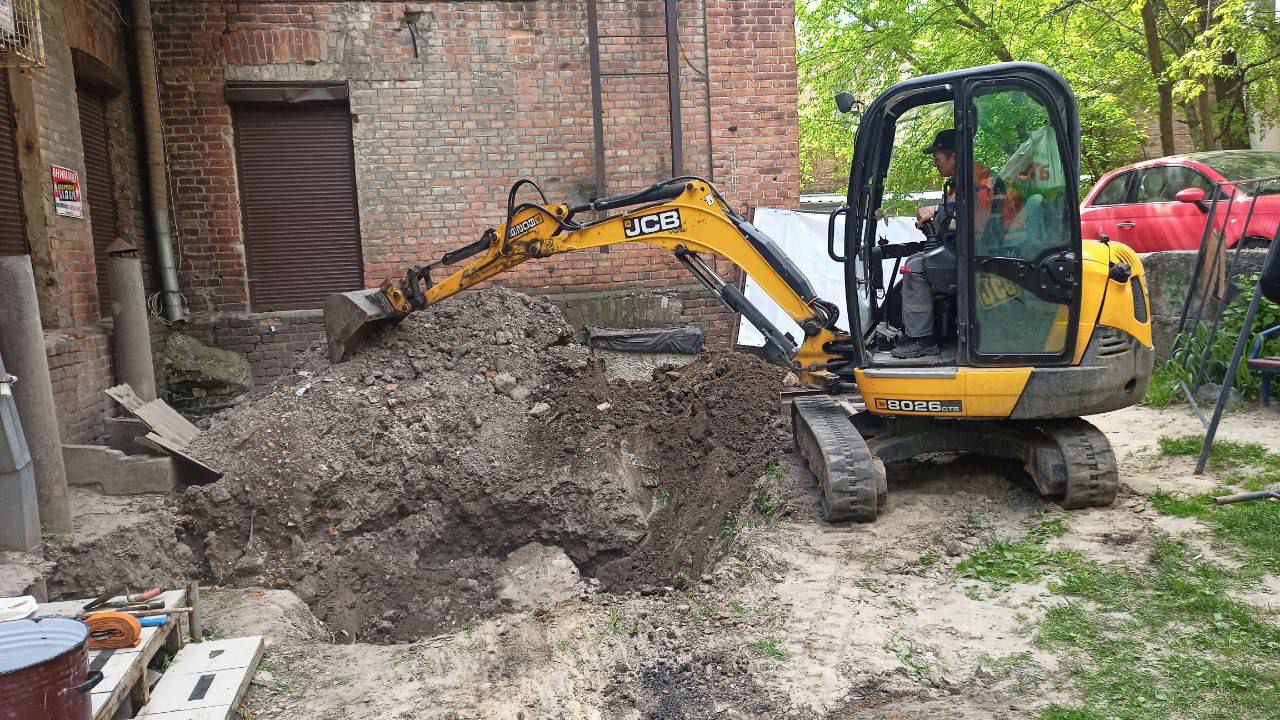 «Теплові мережі» ліквідують наслідки обстрілів на мережах на Салтівці та в центрі міста - 14