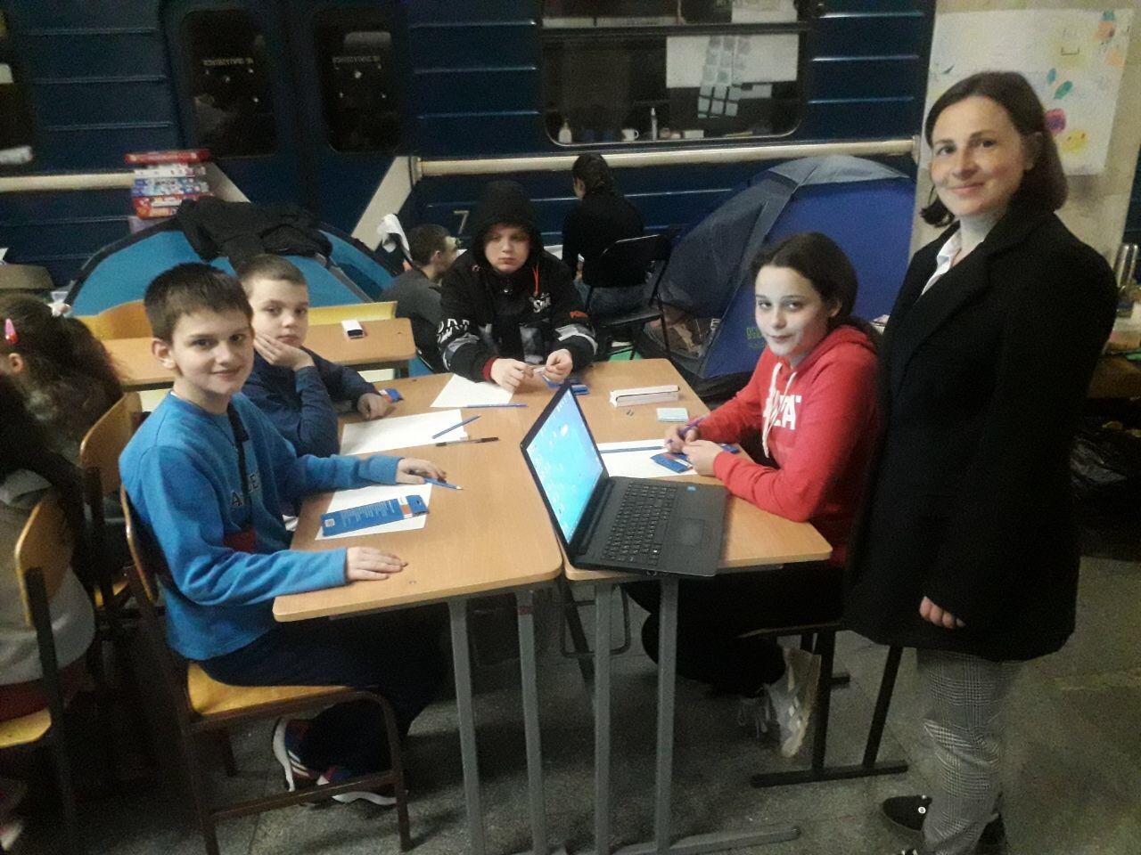 На станціях метрополітену проводяться уроки для школярів