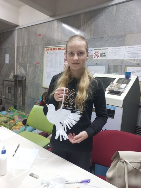 На станціях харківського метро продовжують роздавати книги та проводити майстер-класи - 2