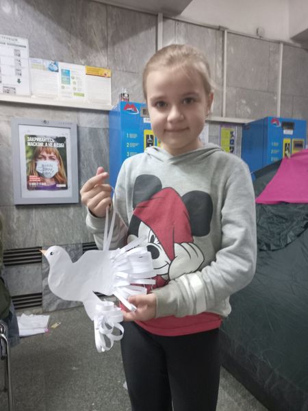На станціях харківського метро продовжують роздавати книги та проводити майстер-класи - 4