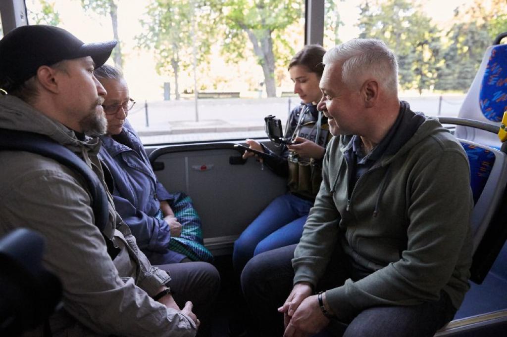 У Харкові почали курсувати автобуси та тролейбуси