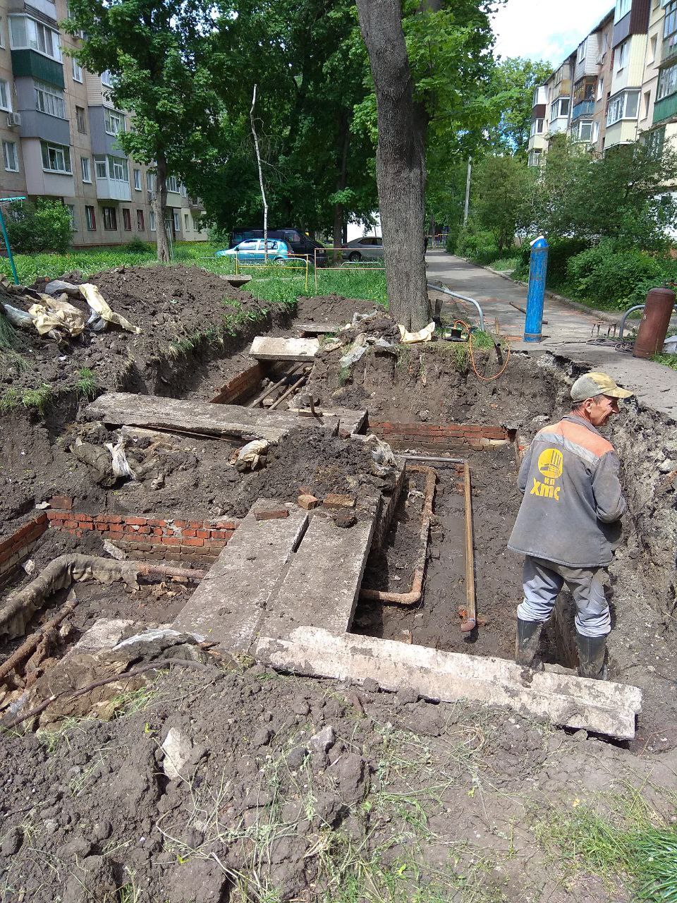 У низці будинків немає гарячої води у зв'язку з підготовкою мереж до опалювального сезону - 3