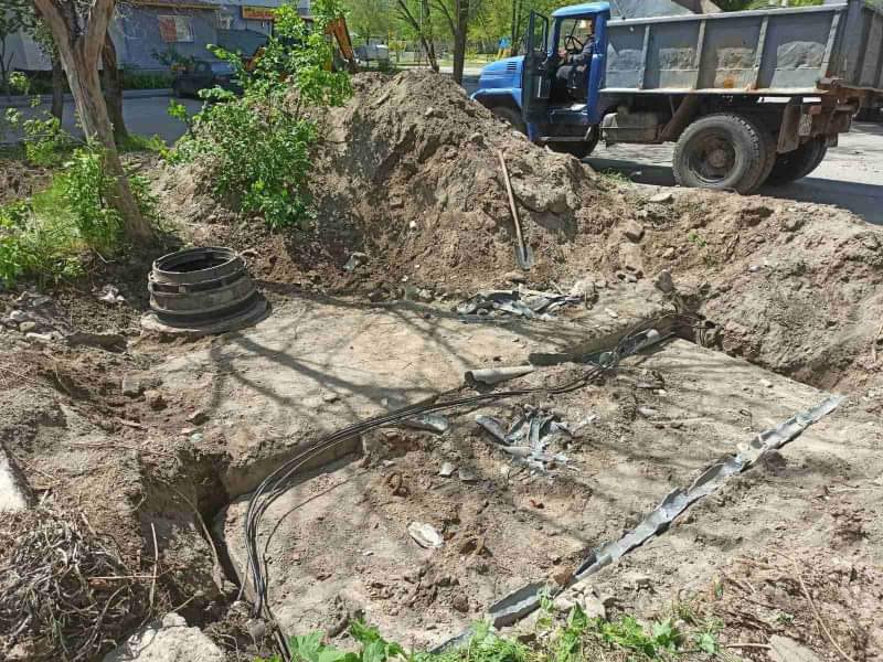 У Новобаварському районі оперативно відновлюють подачу води