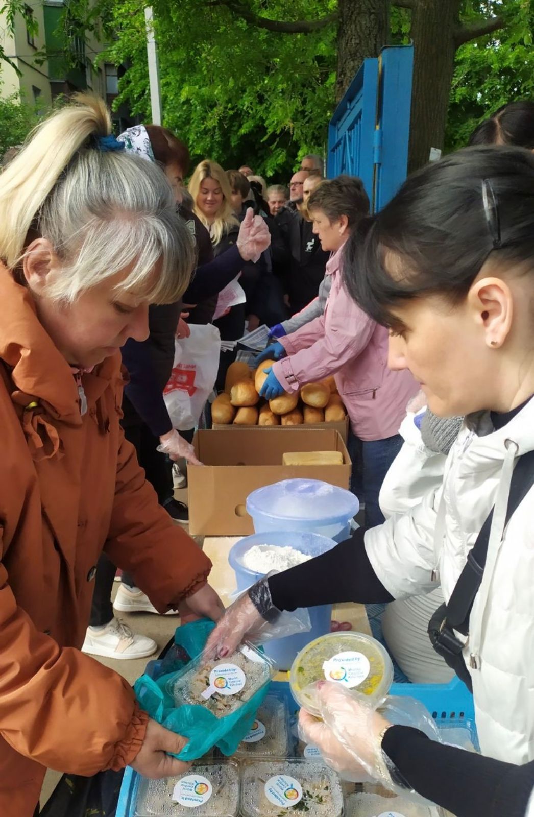 Харків’яни продовжують отримувати гуманітарну допомогу - 8