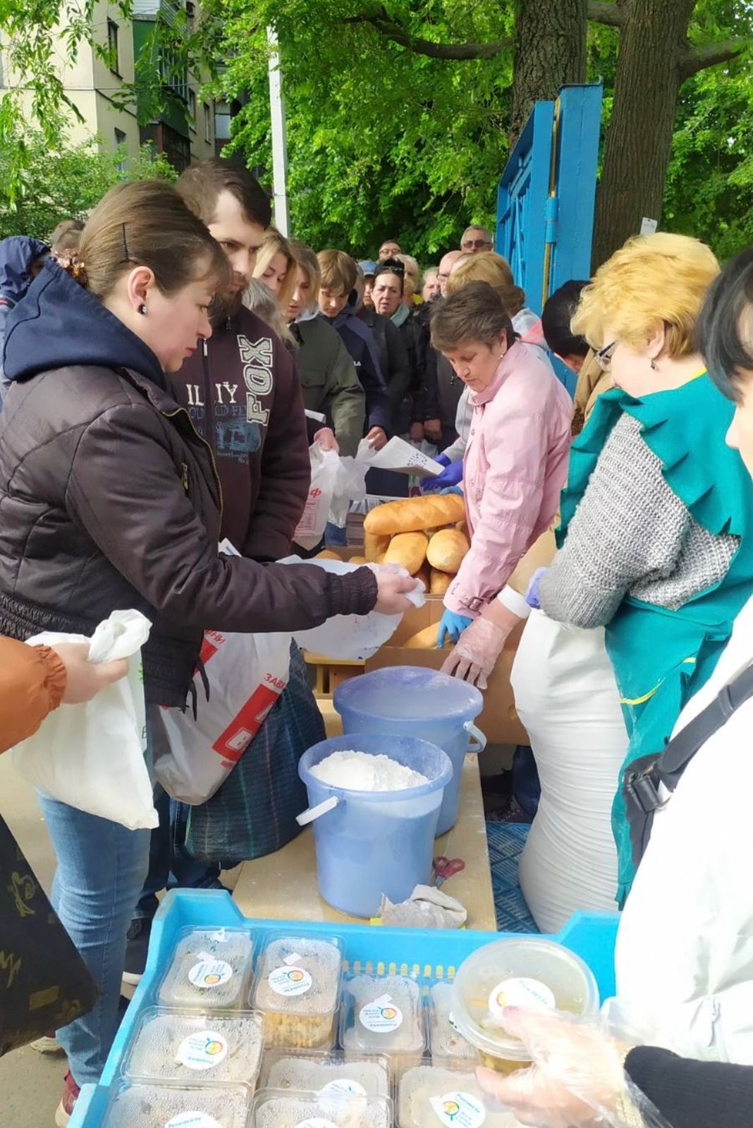 Харків’яни продовжують отримувати гуманітарну допомогу - 9