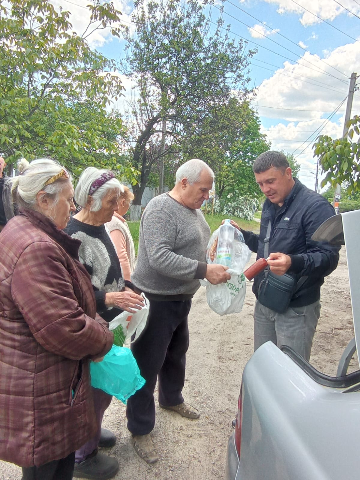 Харків’яни продовжують отримувати гуманітарну допомогу - 35
