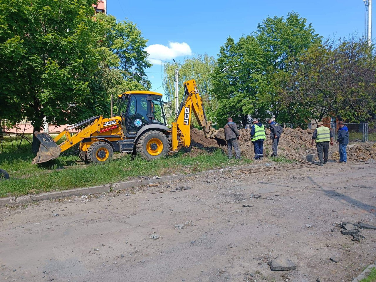 У Харкові ремонтують зруйновані обстрілами водоводи