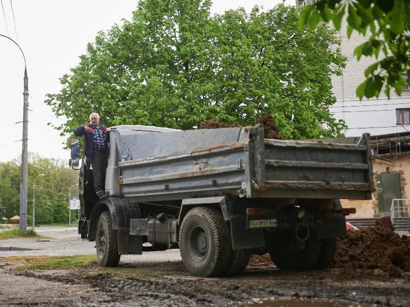 «Харківводоканал» ремонтує водоводи у найбільш постраждалих районах